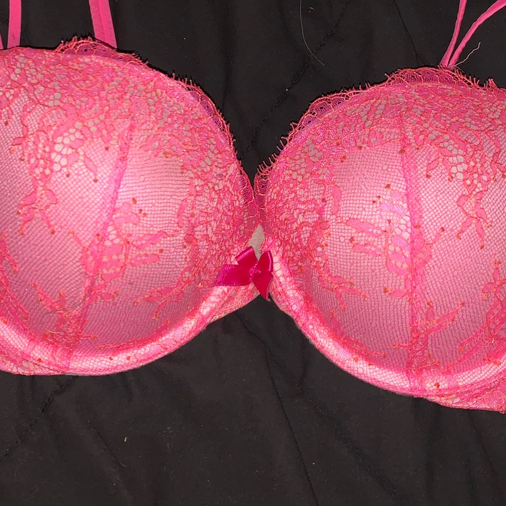 Victoria’s Secret very sexy bra 32dd